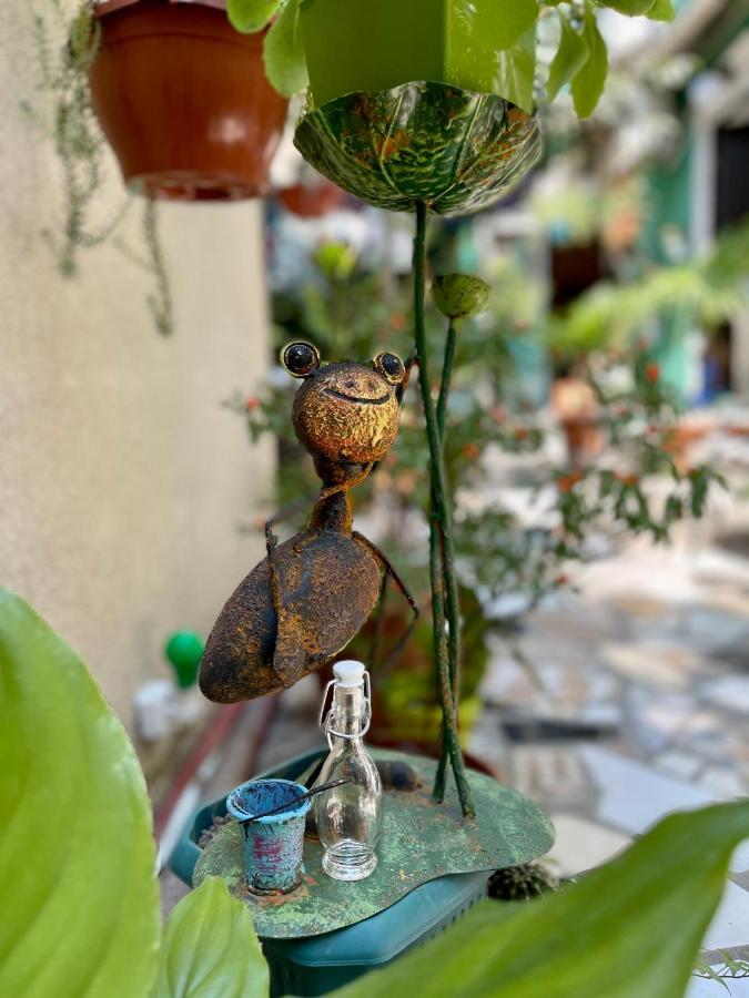 Mr Guest House Tbilisi ภายนอก รูปภาพ